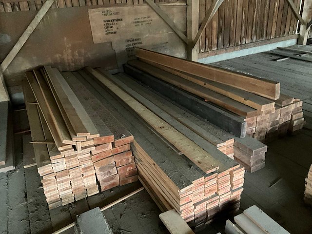 Grenen houten balken en planken 1e keus (230x) - afbeelding 1 van  11