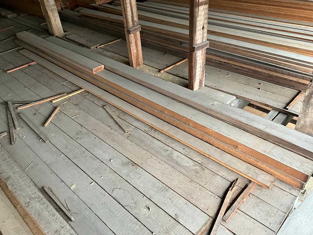 Grenen houten balken en planken (325x) waaronder rnd - afbeelding 5 van  10