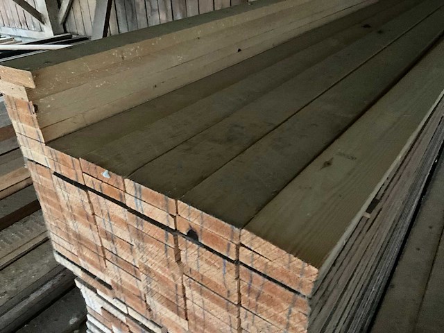 Grenen houten balken en planken (325x) waaronder rnd - afbeelding 7 van  10