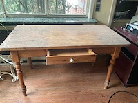 Grenenhout eetkamertafel - afbeelding 1 van  1