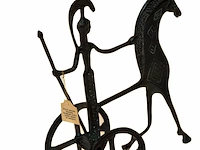 Grieks geometrisch bronzen strijdwagenbeeldje met...