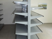 Grijs metalen gondelrek 3m lang 30 leggers van 1m