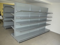 Grijs metalen gondelrek 3m lang 30 leggers van 1m - afbeelding 2 van  4