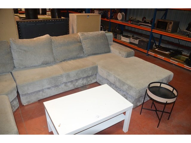 Grijs stoffen u-vormig hoeksalon afm. 350x280, wit rechthoekig salontafeltje, rond zwart bijzettafeltje - afbeelding 9 van  11