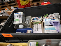 Grijze plastic bak met diverse lampen - afbeelding 1 van  4