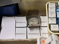 Grijze plastic bak met diverse lampen - afbeelding 4 van  4
