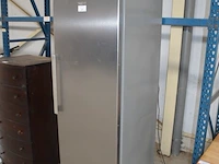 Grijze staande koelkast whirlpool (met schade) re365a (werking onbekend) - afbeelding 2 van  8