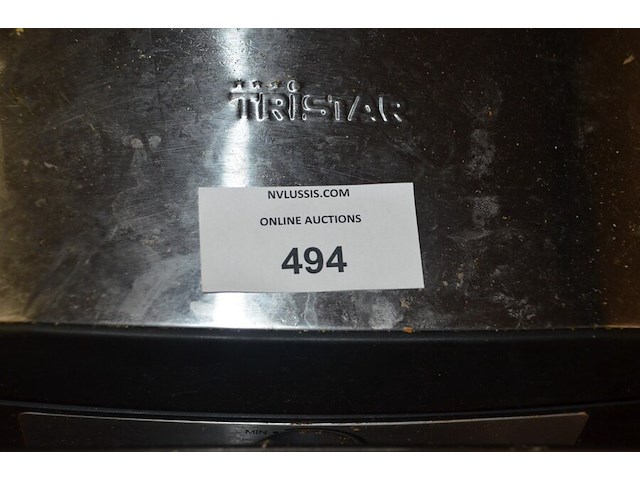 Grill tristar, waterkoker, 2 zilverkleurige dienbladen, zilverkleurige theepot, houten snijplank - afbeelding 3 van  9