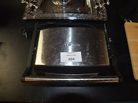 Grill tristar, waterkoker, 2 zilverkleurige dienbladen, zilverkleurige theepot, houten snijplank - afbeelding 4 van  9