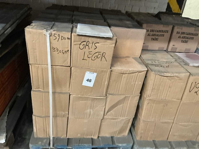 Gris leger partij betontegels - afbeelding 3 van  3