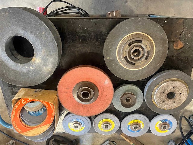 Grisetti typ 600 cilindrische slijpmachine cilindrische slijpmachine - afbeelding 4 van  15