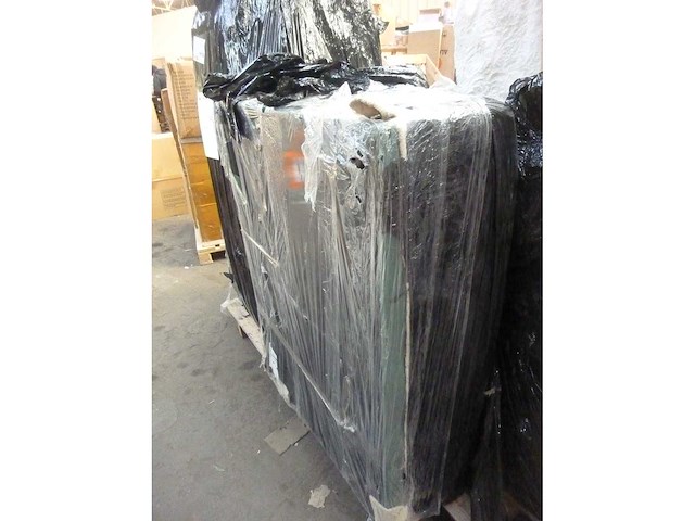 Groene fluwelen panoramische bank - afbeelding 3 van  13