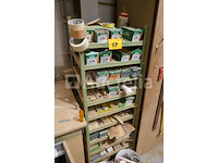 Groenmetalen rekje met inhoud - afbeelding 3 van  5