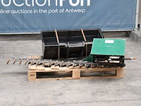Grondboor met heggenschaar op pallet - afbeelding 1 van  1