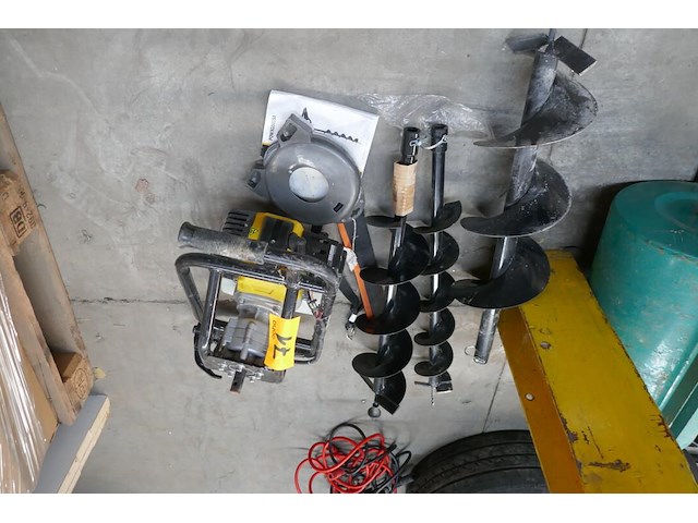 Grondboormachine op benzine powerplus - afbeelding 2 van  5