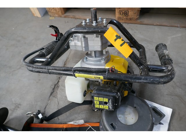 Grondboormachine op benzine powerplus - afbeelding 3 van  5