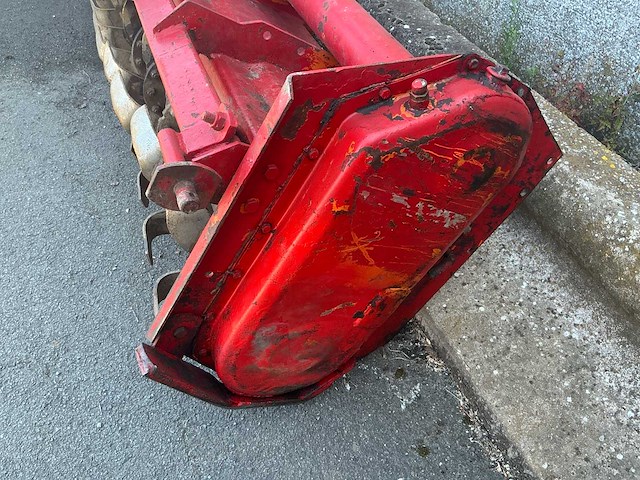 Grondfrees met 3-puntsophanging en aftakas - afbeelding 9 van  10