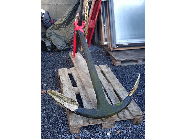 Groot anker op palet - afbeelding 1 van  3