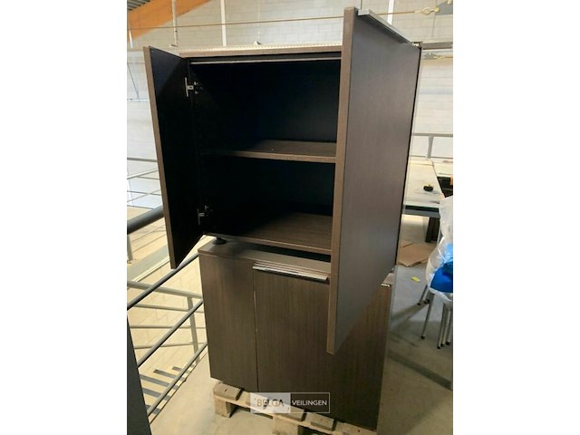 Groot directiebureel combinatie met bijhorende kasten en ladeblok. - afbeelding 6 van  6