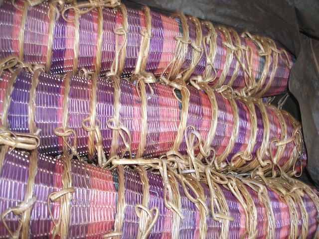 Groot karton 144 rieten hangmandjes - afbeelding 2 van  2