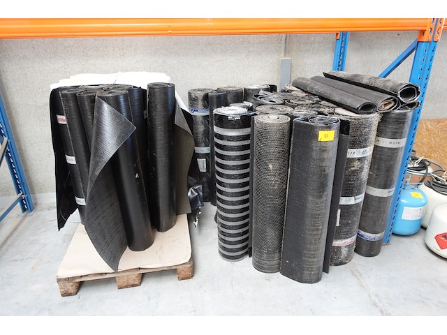 Groot lot asfalt - afbeelding 1 van  8