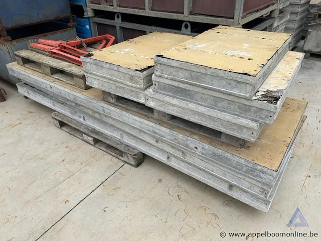 Groot lot bekistingspanelen en toebehoren - afbeelding 3 van  7