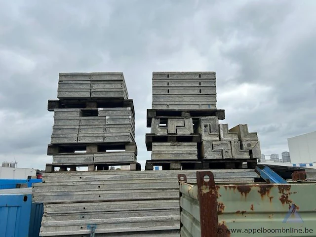 Groot lot bekistingspanelen en toebehoren - afbeelding 7 van  7