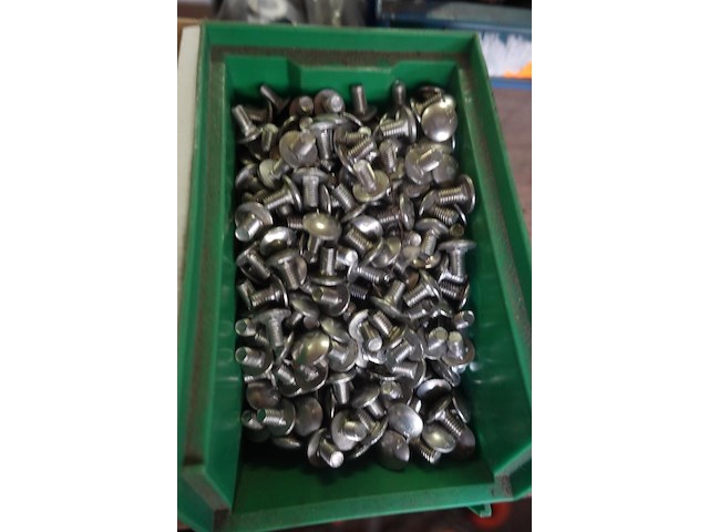 Groot lot bouten, moeren en vloten - afbeelding 9 van  18