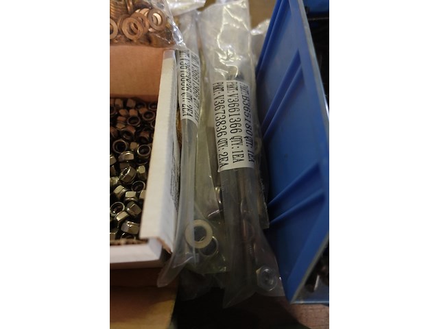 Groot lot bouten, moeren en vloten - afbeelding 10 van  18