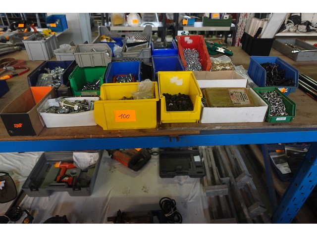 Groot lot bouten, moeren en vloten - afbeelding 1 van  18