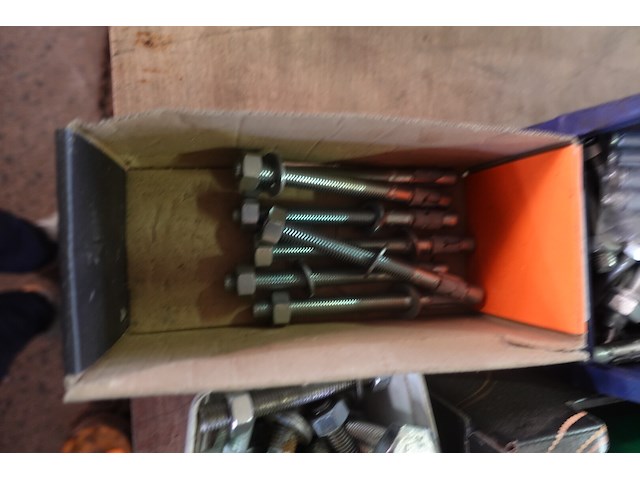 Groot lot bouten, moeren en vloten - afbeelding 11 van  18