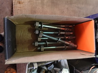 Groot lot bouten, moeren en vloten - afbeelding 11 van  18