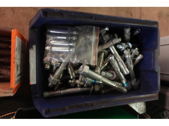 Groot lot bouten, moeren en vloten - afbeelding 12 van  18