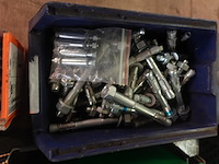 Groot lot bouten, moeren en vloten - afbeelding 12 van  18