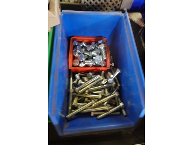 Groot lot bouten, moeren en vloten - afbeelding 15 van  18