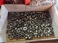 Groot lot bouten, moeren en vloten - afbeelding 18 van  18