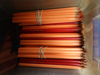 Groot lot bureaubenodigheden (papier, potloden, penselen, mappen, e.d.) - afbeelding 4 van  7