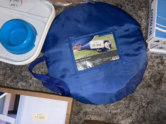 Groot lot dierenbenodigdheden (stopzetting) - afbeelding 3 van  196