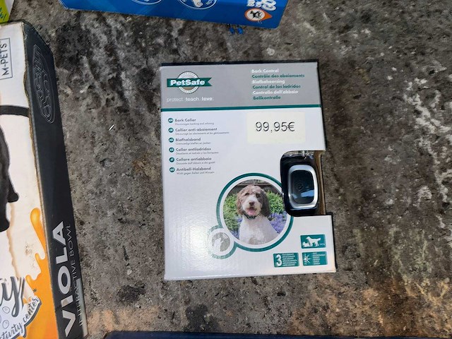 Groot lot dierenbenodigdheden (stopzetting) - afbeelding 4 van  196