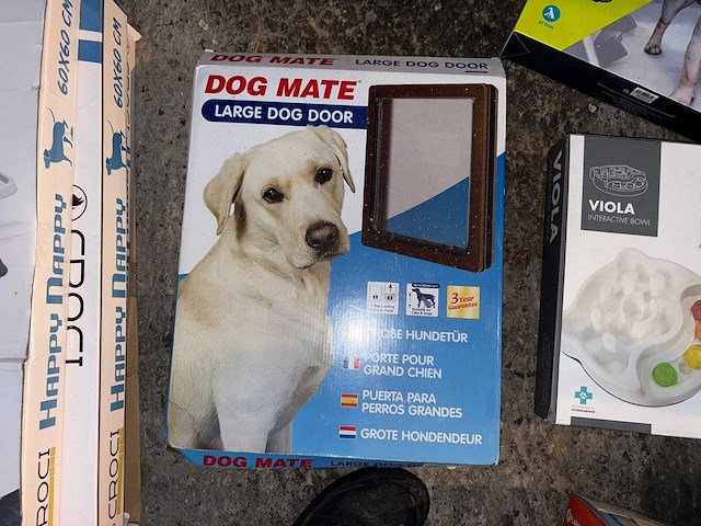 Groot lot dierenbenodigdheden (stopzetting) - afbeelding 6 van  196