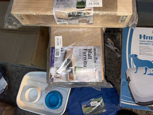 Groot lot dierenbenodigdheden (stopzetting) - afbeelding 10 van  196