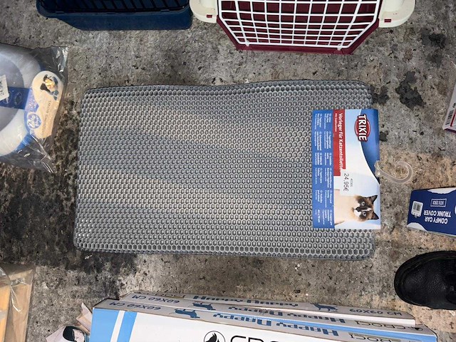 Groot lot dierenbenodigdheden (stopzetting) - afbeelding 17 van  196