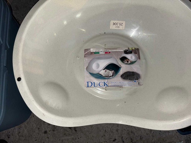 Groot lot dierenbenodigdheden (stopzetting) - afbeelding 23 van  196