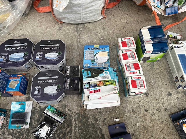 Groot lot dierenbenodigdheden (stopzetting) - afbeelding 13 van  196