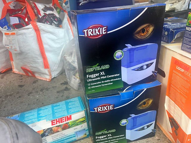 Groot lot dierenbenodigdheden (stopzetting) - afbeelding 40 van  196