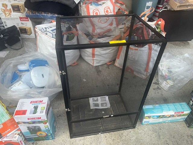 Groot lot dierenbenodigdheden (stopzetting) - afbeelding 43 van  196