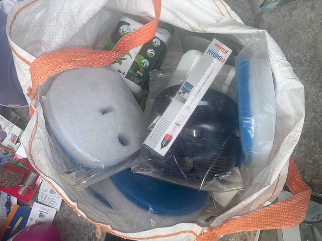 Groot lot dierenbenodigdheden (stopzetting) - afbeelding 60 van  196