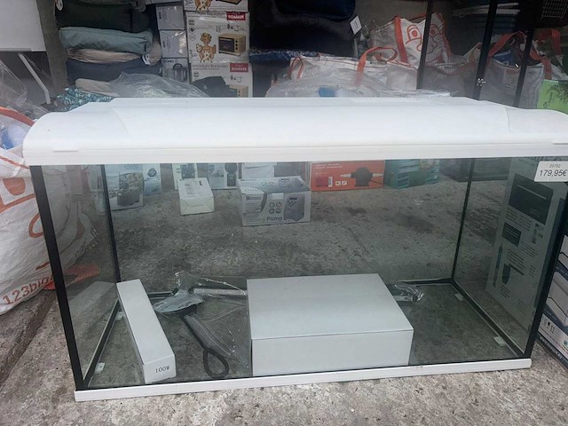 Groot lot dierenbenodigdheden (stopzetting) - afbeelding 65 van  196