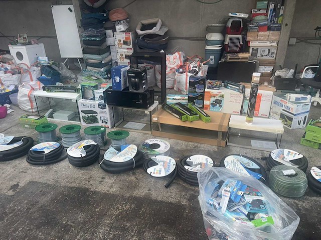 Groot lot dierenbenodigdheden (stopzetting) - afbeelding 91 van  196