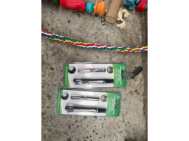 Groot lot dierenbenodigdheden (stopzetting) - afbeelding 99 van  196